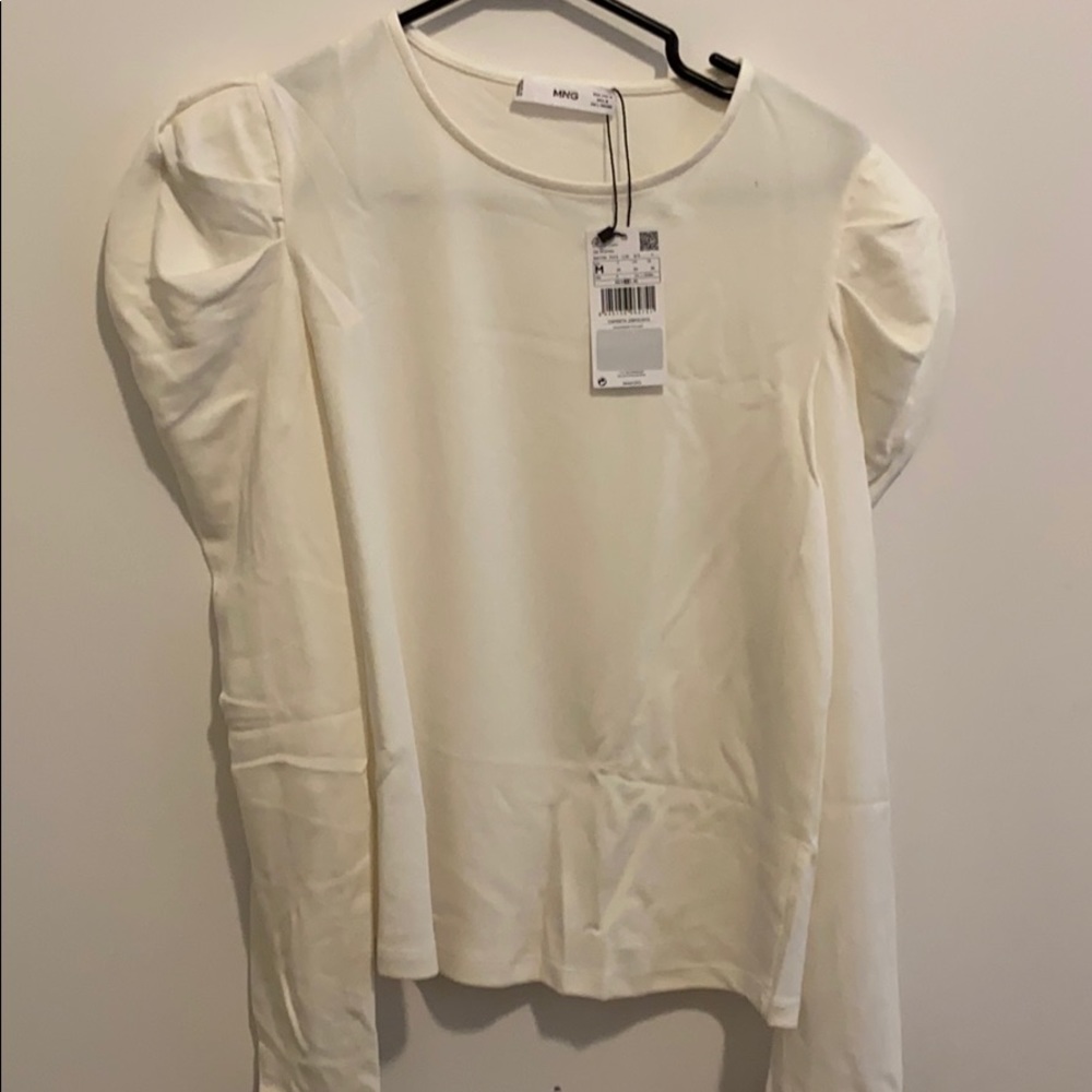Brand new Ming puff shoulder top